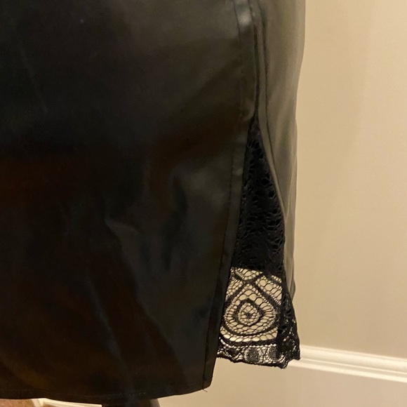 NWT. Faux leather lace skirt from windsor - Picture 4 of 6